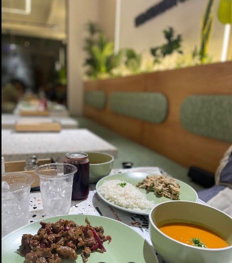 إذا كنت تبحث عن تجربة فريدة لتناول الطعام في مكة المكرمة، فإن مطعم 3 وجبات 3Meals Restaurant هو خيارك الأمثل. يقدم المطعم مزيجًا رائعًا من الجودة، الطعم، والتنوع، مع التركيز على تقديم الطعام الصحي بلمسات مبتكرة ولذيذة. سواء كنت من محبي الإفطار الشهي