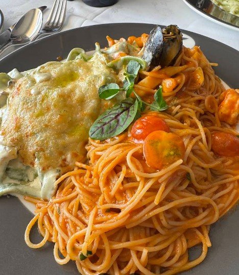 إلجبيانو تجربة إيطالية راقية على الكورنيش تجمع بين الإطلالة الجميلة والأجواء الهادئة اللي تضيف للمكان لمسة فخامة.صورة باستا إلجبيانو