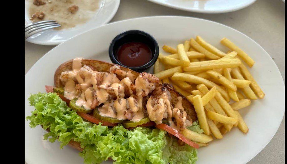  صور بلو اوشن تعكس جمال الموقع والتصميم. الإطلالة على البحر، الجلسات الخارجية، وتصميم المكان كلها عناصر تظهر بوضوح في الصور.